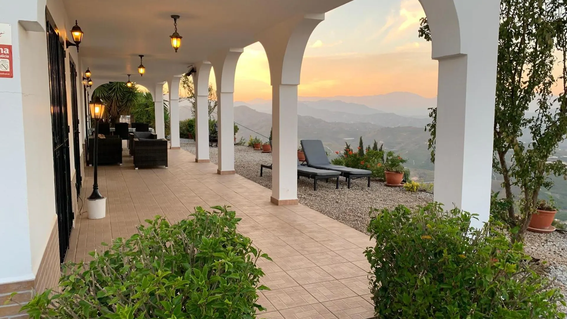 Casa Anhelando Andalucia: Hilltop Villa with Panoramic Views Iznate