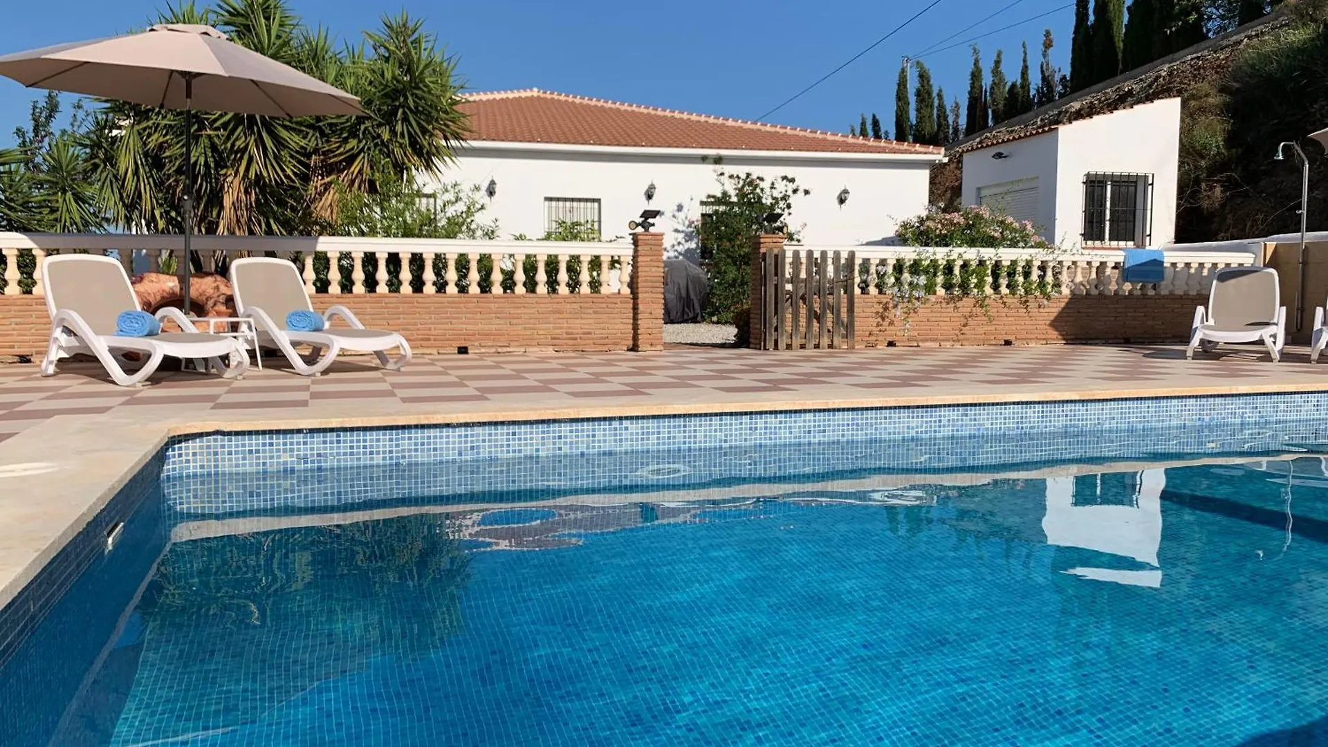 Casa Anhelando Andalucia: Hilltop Villa with Panoramic Views Iznate